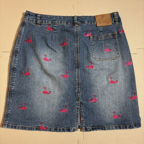 Lilly Pulitzer Denim Mini Skirt with Embroidered Pink Whales Size 4 Beach - Picture 3 of 12